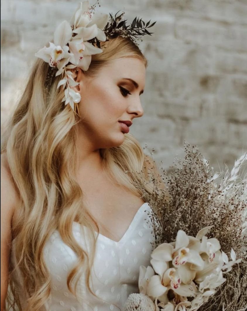 Boho bridal hair with fresh flowers and loose curls