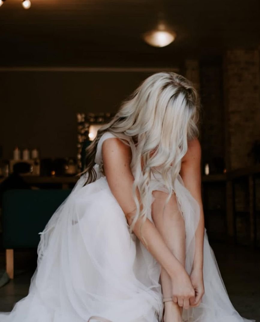 Bride with a soft flowing blonde blow wave